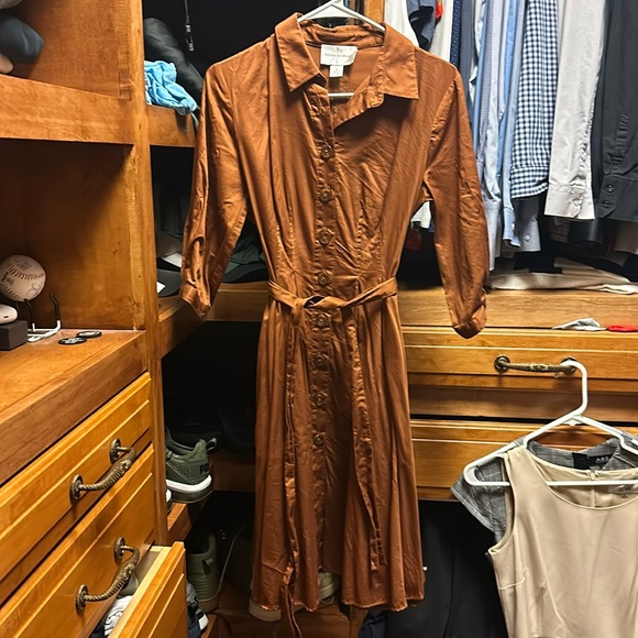 Mid length, long-sleeved rust colored dress.   100% cotton - Picture 1 of 4
